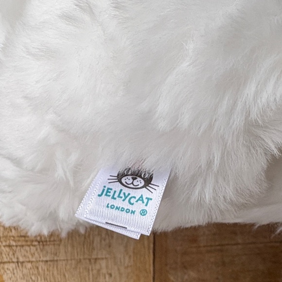 NWT Jellycat Bashful Red Heart Love Bunny - Picture 5 of 7